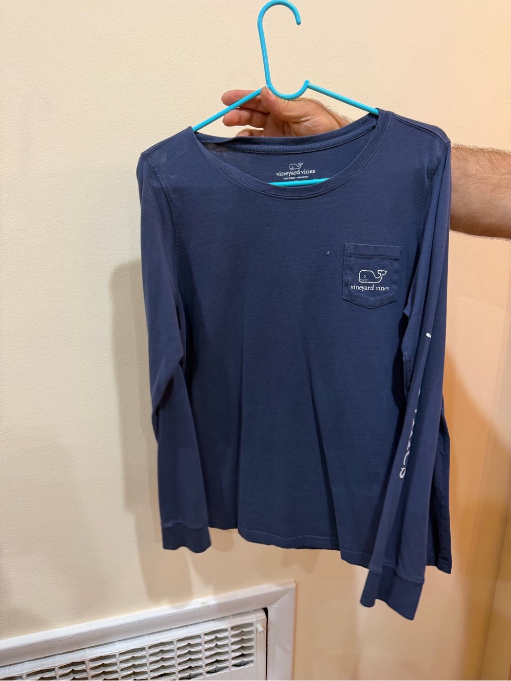 Vineyard Vines women Navy Long-Sleeve Pocket Tee with Whale Logo